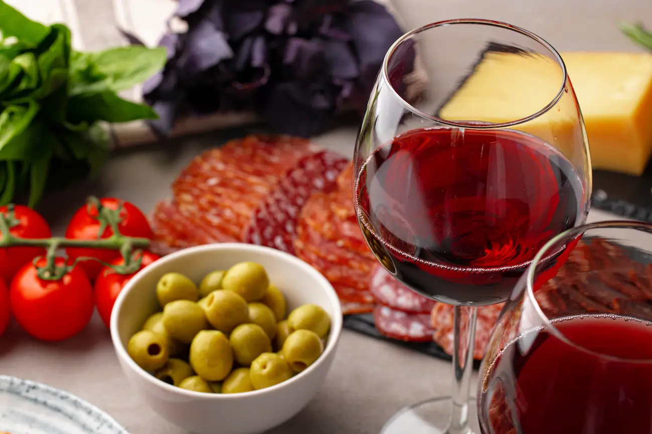 Close-up of wine, olives, and cured meats served during a tasting on the Alicante Bodega Tour