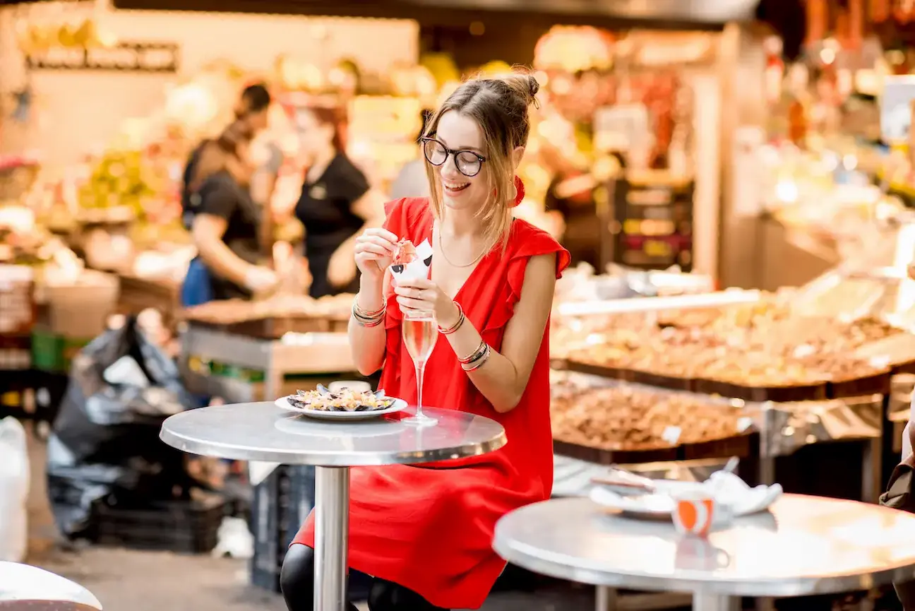 woman-enjoying-food-tour-in-alicante-central-market.
